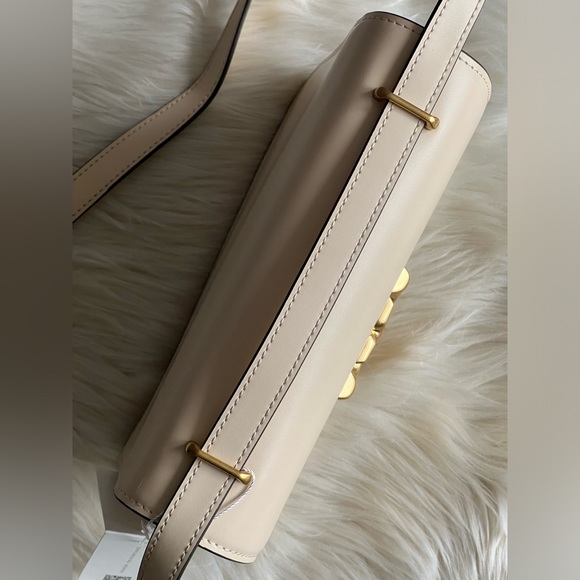 83009 - Tory Burch Eleanor Convertible Shoulder Bag - Picture 10 of 16